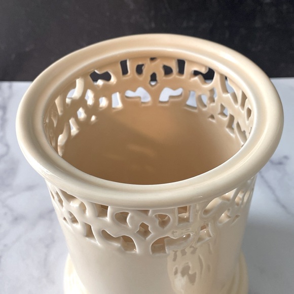 Classic Home Decorative Cut Out Ivory Ceramic Canister. Great for potpourri. - Picture 4 of 4